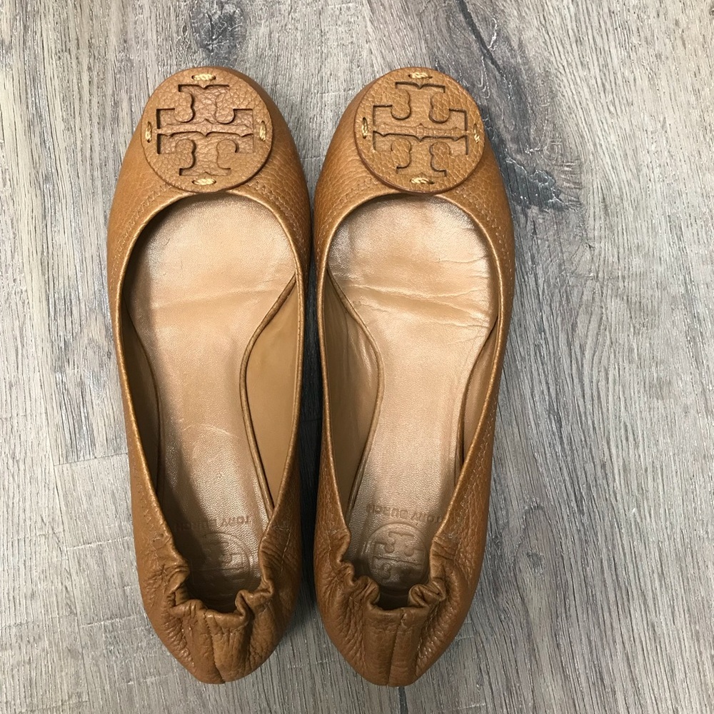 Tory Burch Reva flats. Camel Color. Size 8.5